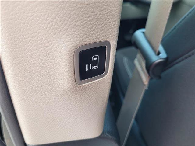 Used 2023 Chrysler Voyager LX FWD image 13