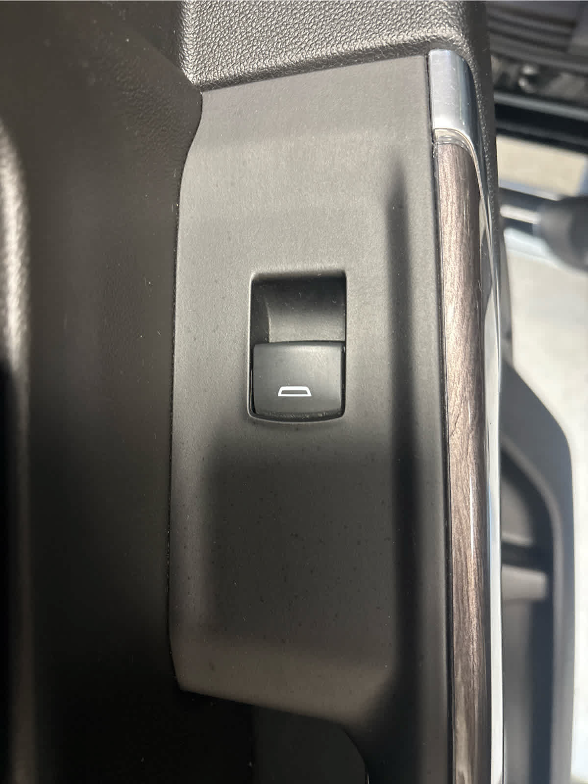 Used 2022 Chevrolet Silverado 1500 LTZ AWD/4WD image 29