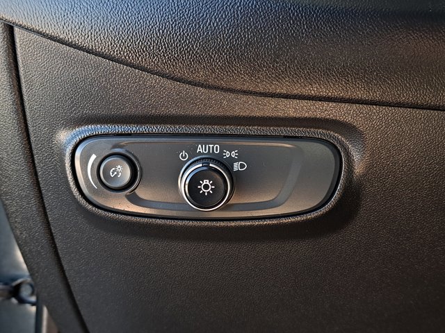 Used 2020 Chevrolet Equinox LS image 24