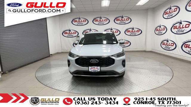 Certified 2025 Ford Escape ST-Line Select AWD/4WD image 3