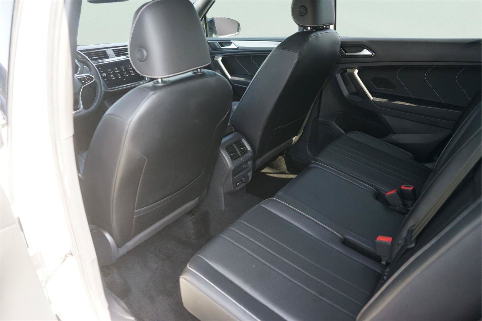 Used 2022 Volkswagen Tiguan SE R-Line FWD image 12