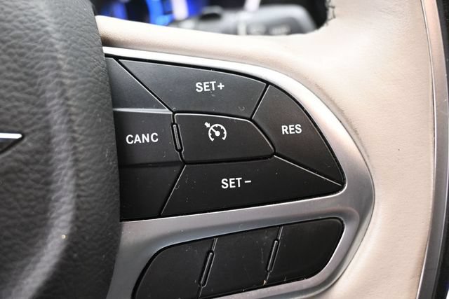 Used 2020 Chrysler Pacifica Limited FWD image 17