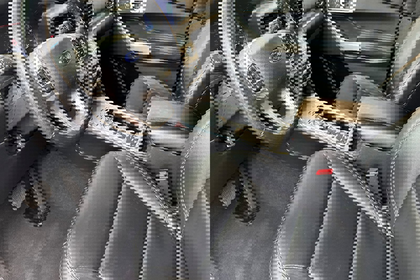 Certified 2022 Ford Explorer XLT w/ Equipment Group 202A image 11