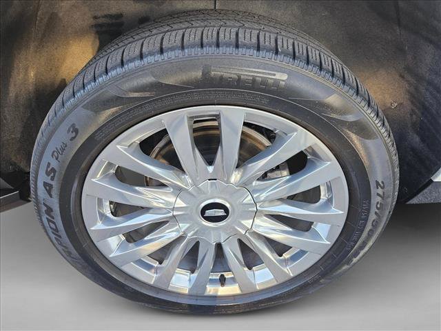 Used 2022 Cadillac Escalade Premium Luxury RWD image 25