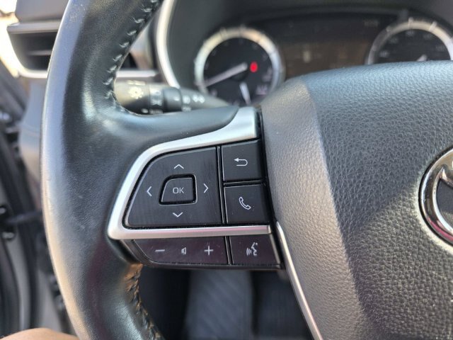 Used 2022 Toyota Highlander XLE FWD image 20