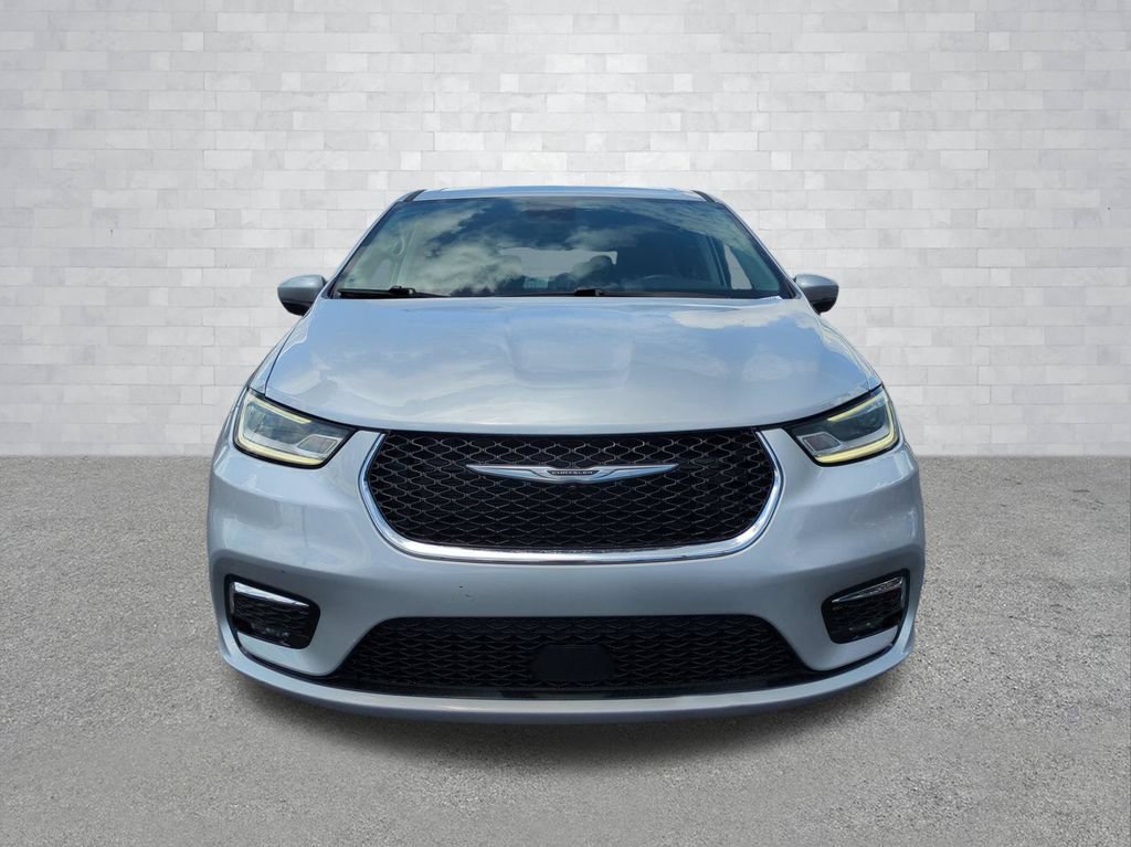 Used 2023 Chrysler Pacifica Touring-L FWD image 10