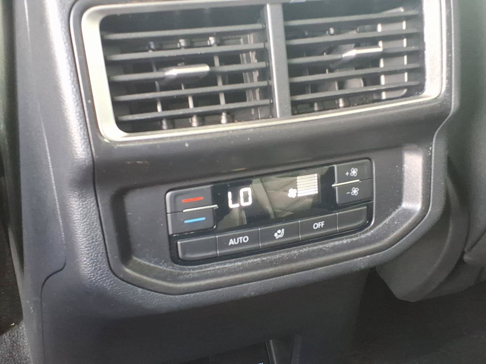 Used 2025 Volkswagen Atlas SE FWD image 23