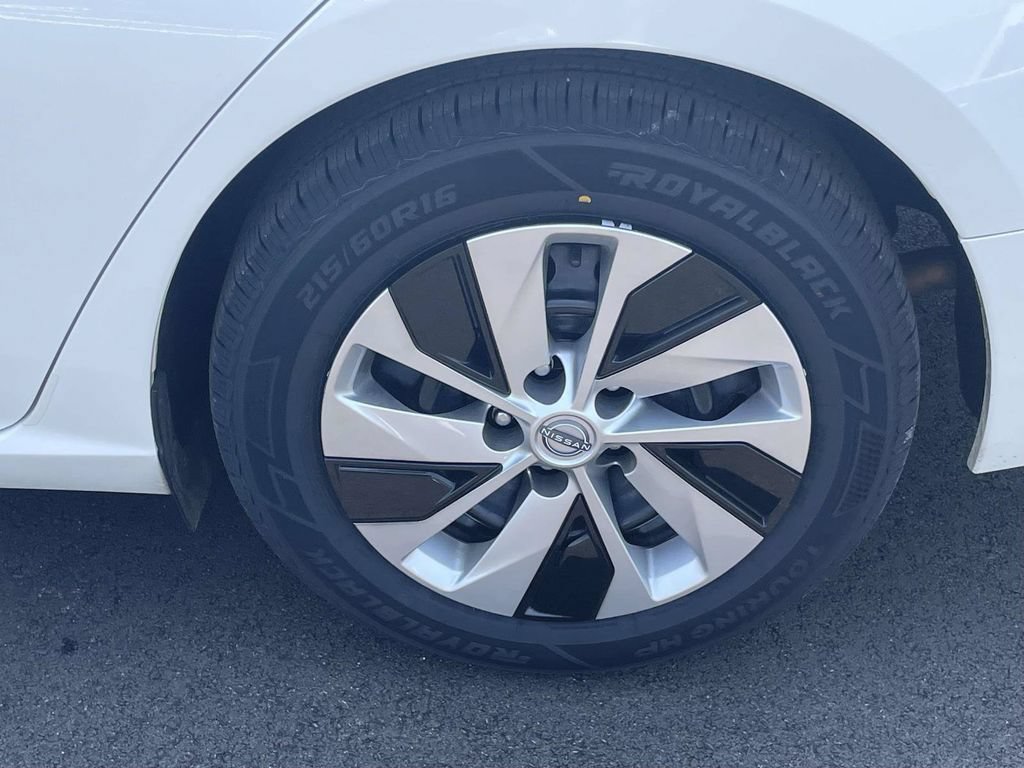 Used 2025 Nissan Altima 2.5 S FWD image 9