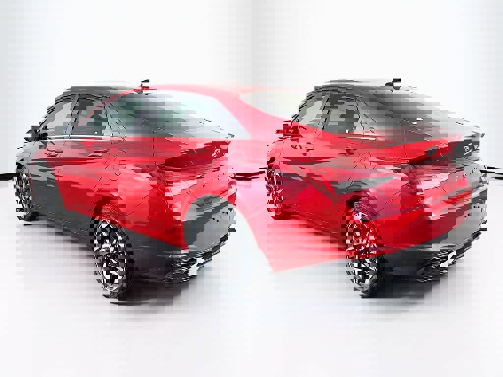 Used 2022 Hyundai Elantra Limited image 3