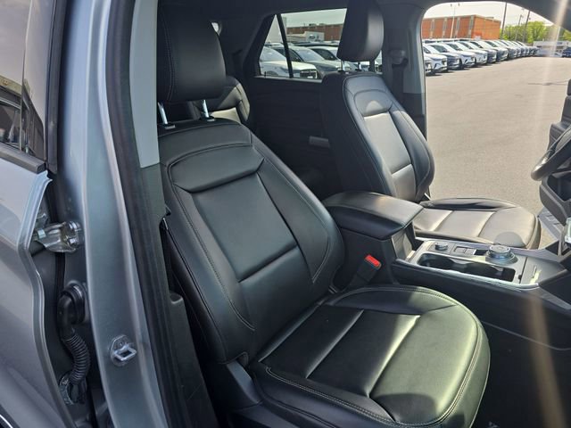 Certified 2023 Ford Explorer XLT w/ Equipment Group 202A AWD/4WD image 24