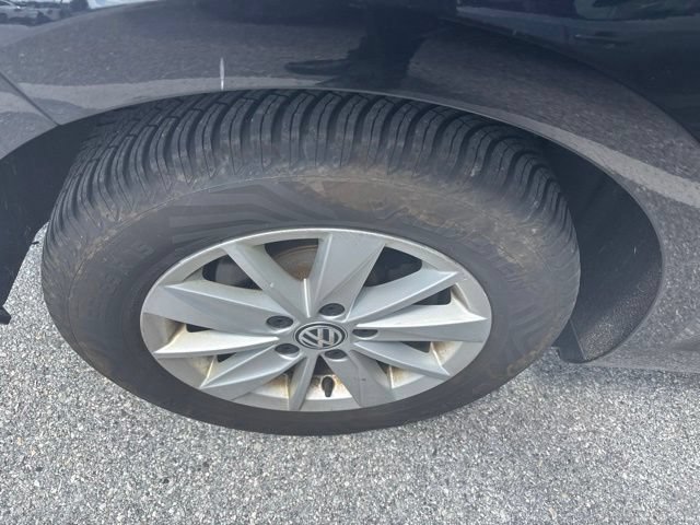 Used 2019 Volkswagen Golf S FWD image 3