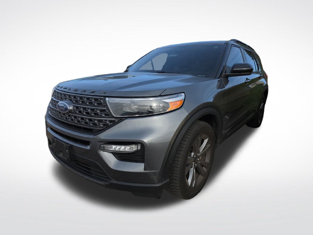 Certified 2022 Ford Explorer XLT w/ Equipment Group 202A AWD/4WD image 2