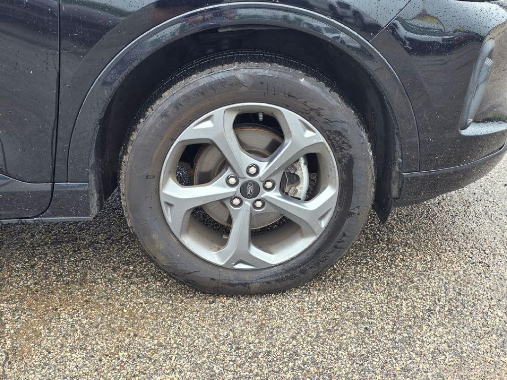 Certified 2024 Ford Escape ST-Line AWD/4WD image 11