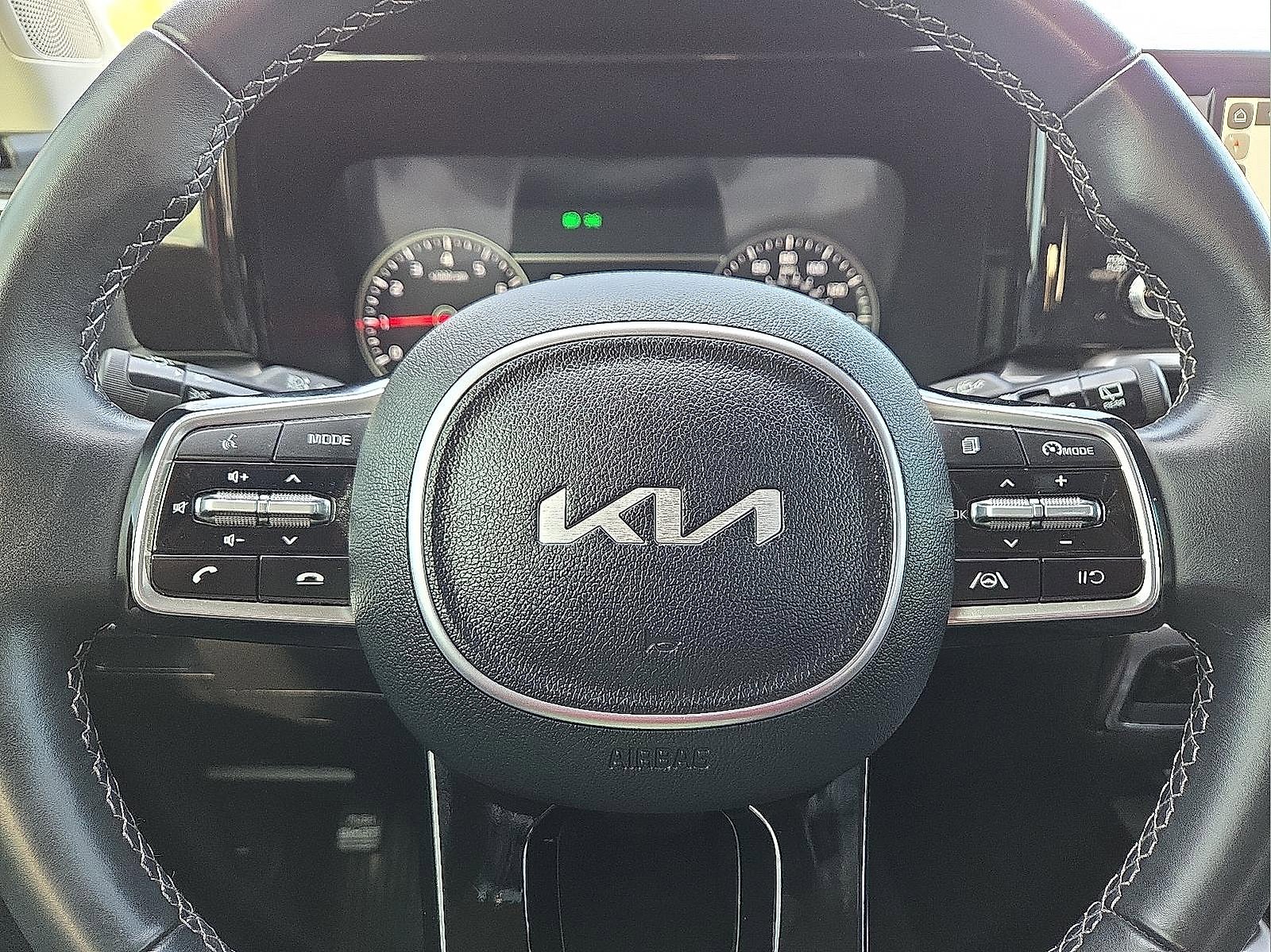 Used 2023 Kia Sorento S image 24