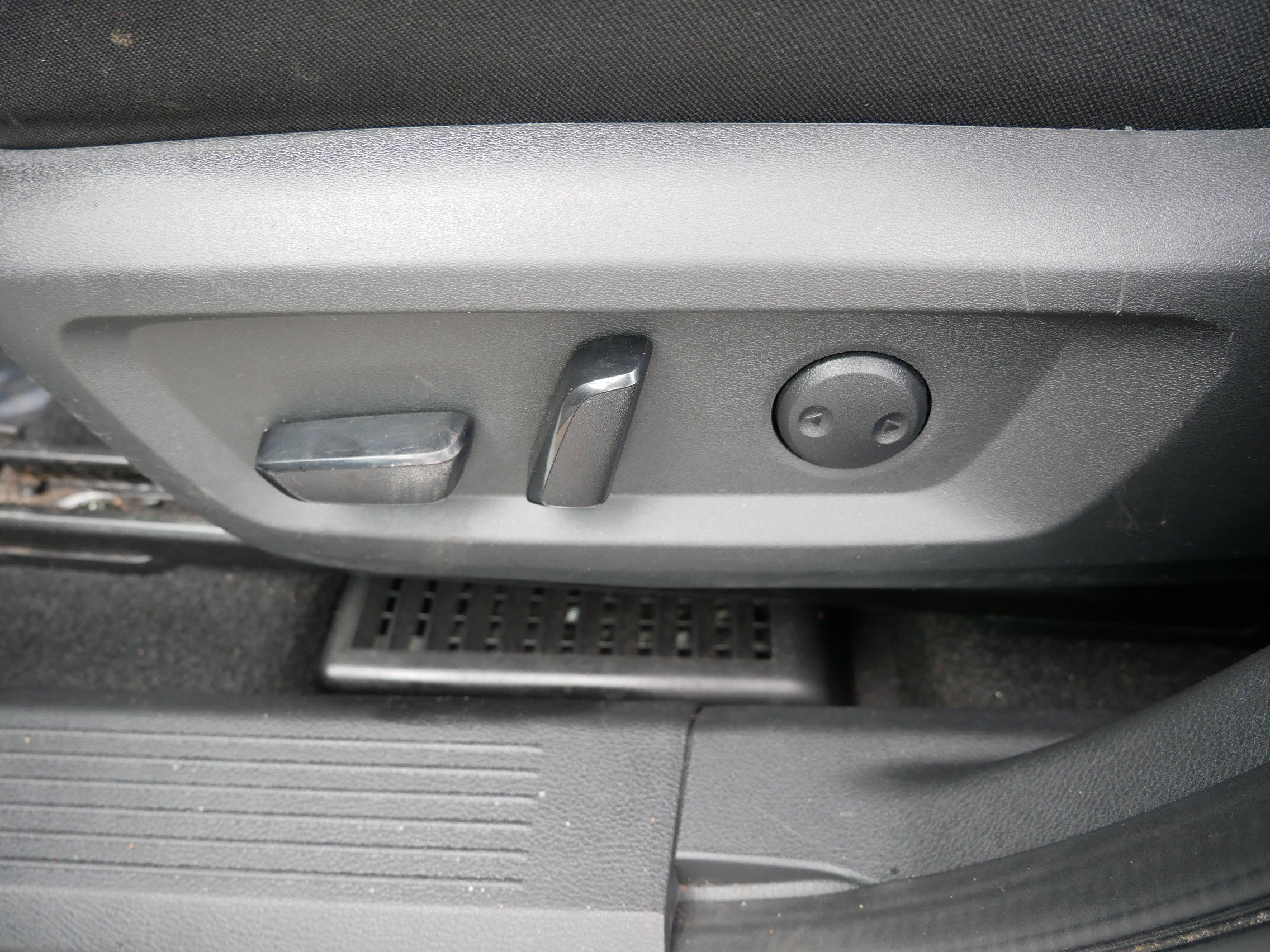 Used 2023 Nissan Rogue SV AWD/4WD image 19