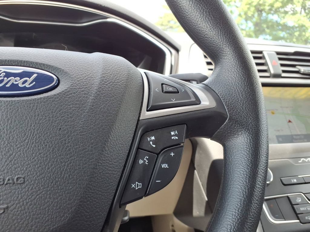 Certified 2020 Ford Fusion SE FWD image 16