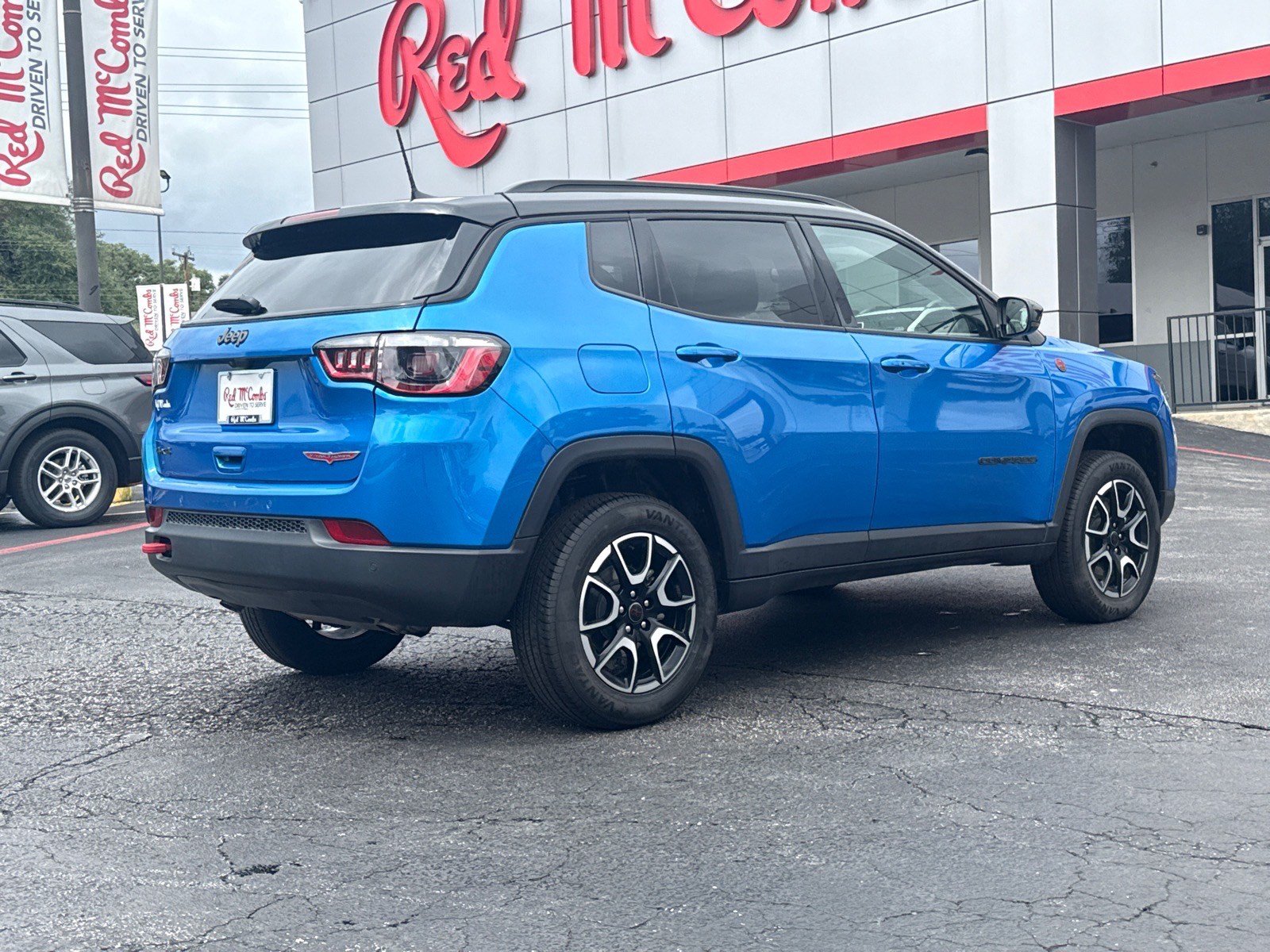 Used 2025 Jeep Compass Trailhawk AWD/4WD image 6