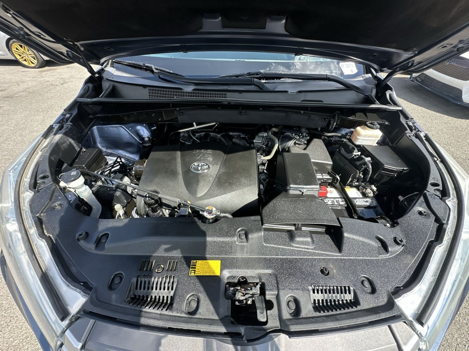 Used 2018 Toyota Highlander XLE AWD/4WD image 36