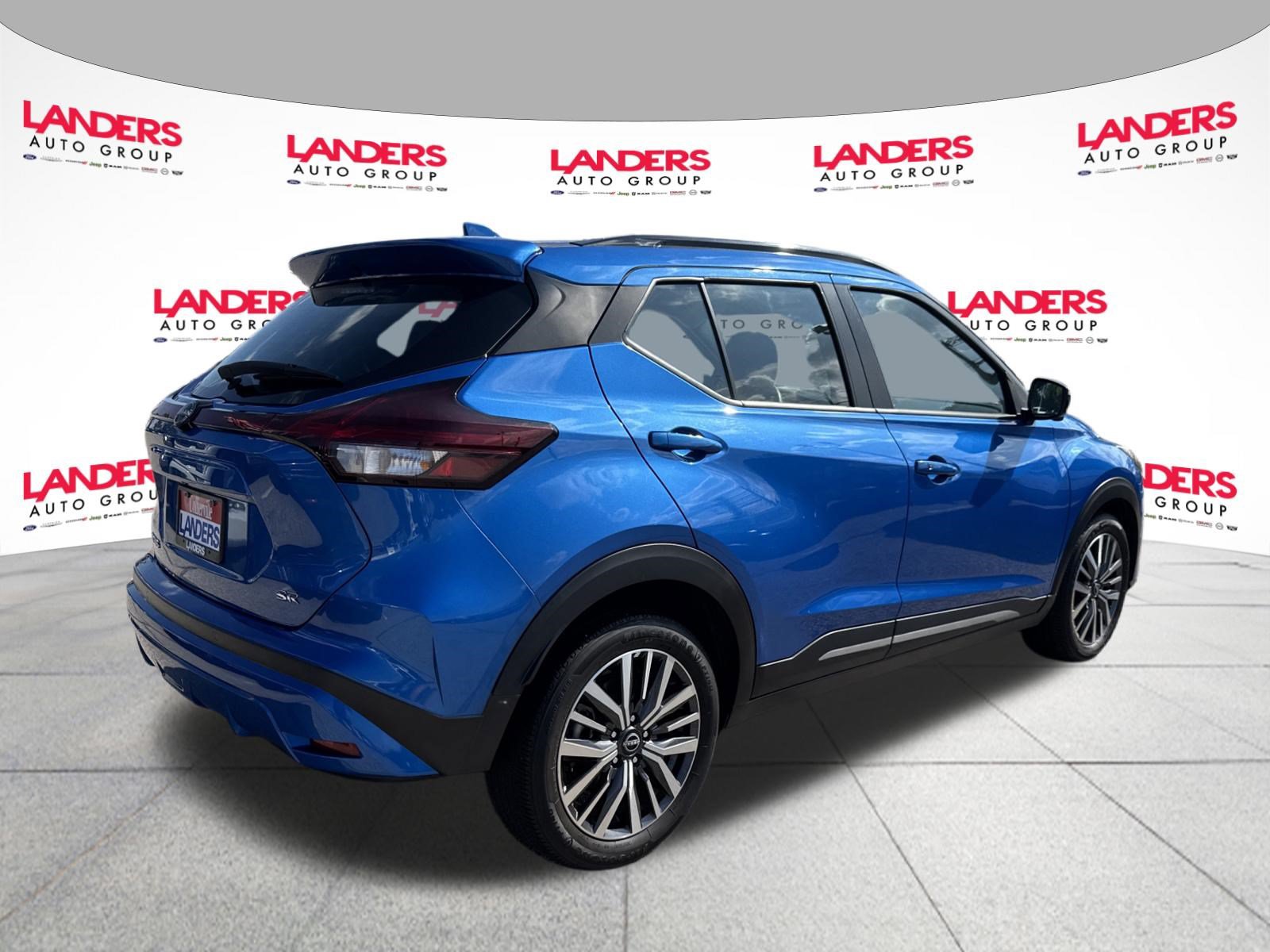 Used 2024 Nissan Kicks SR FWD image 3