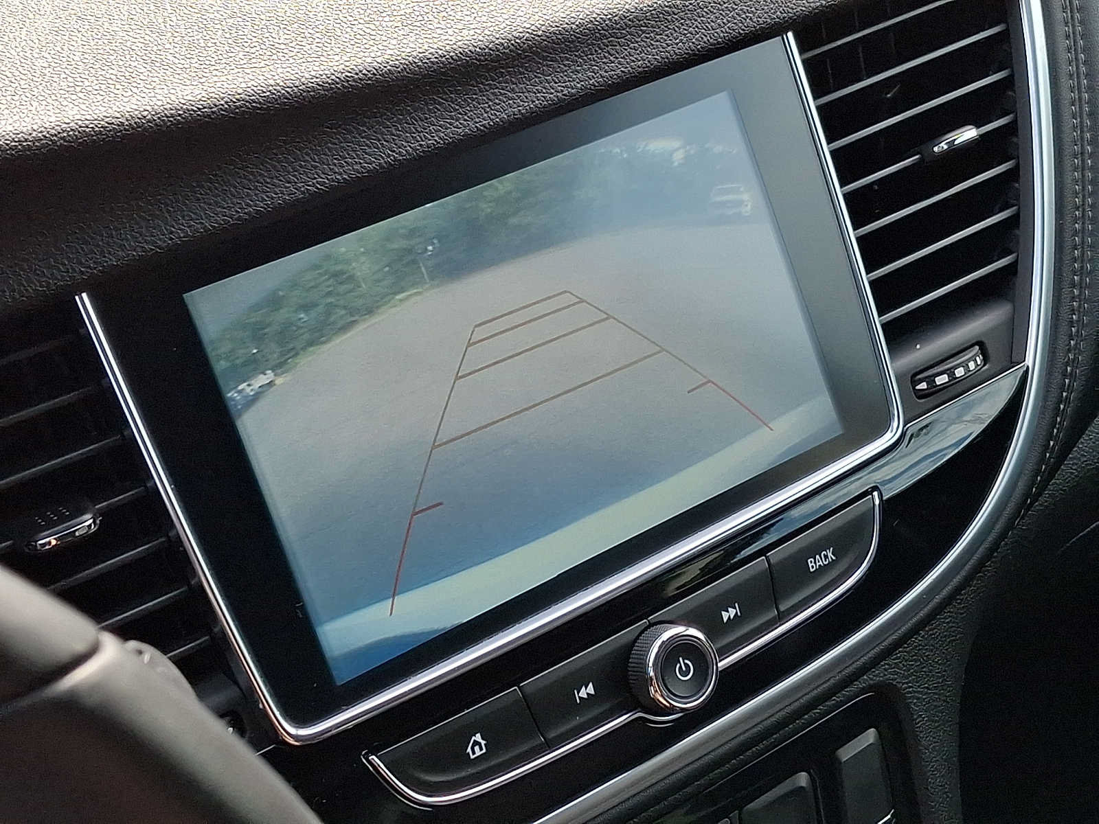 Used 2019 Buick Encore Preferred AWD/4WD image 17