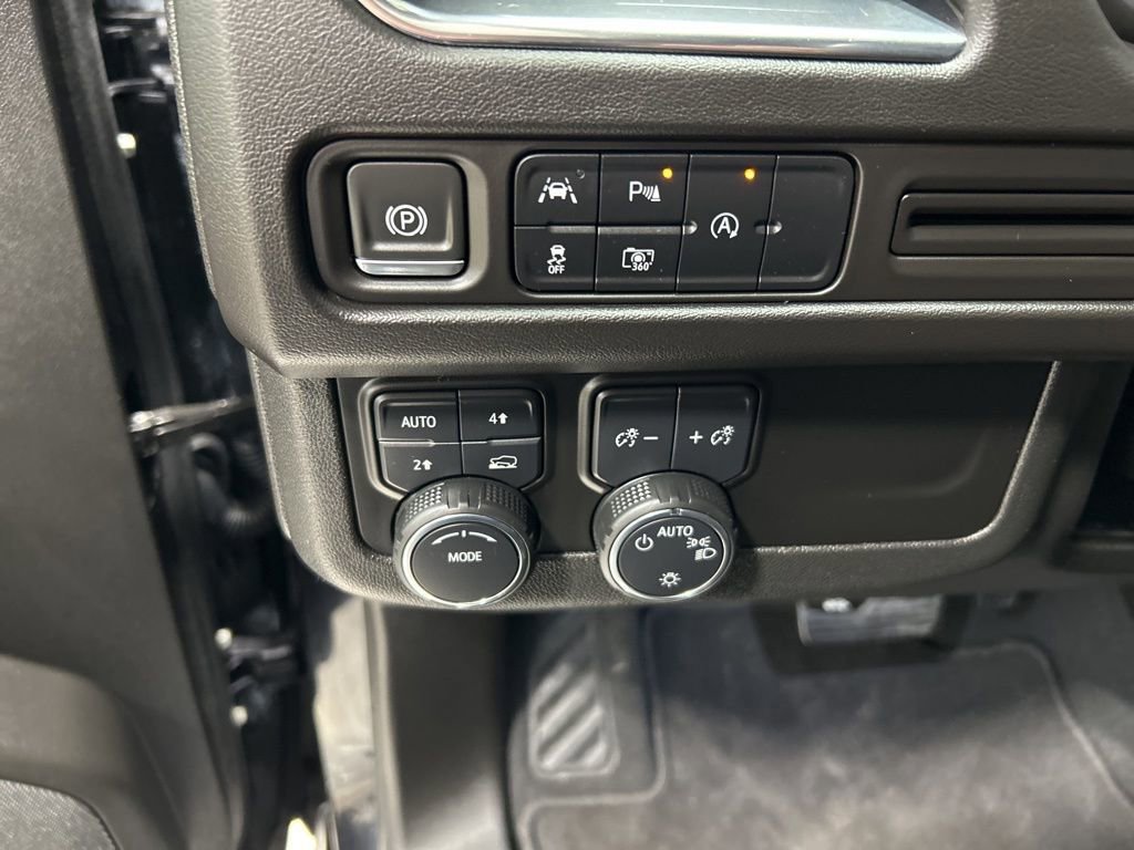 Used 2023 Chevrolet Suburban RST w/ Luxury Package image 12