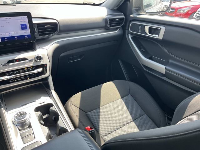 Certified 2024 Ford Explorer XLT RWD image 18