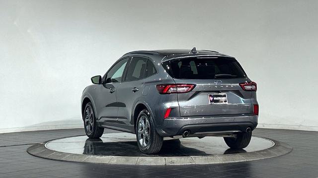 Certified 2023 Ford Escape ST-Line w/ Tech Pack #1 AWD/4WD image 7