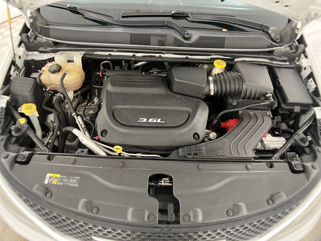 Used 2019 Chrysler Pacifica Touring Plus w/ Tire & Wheel Group image 33