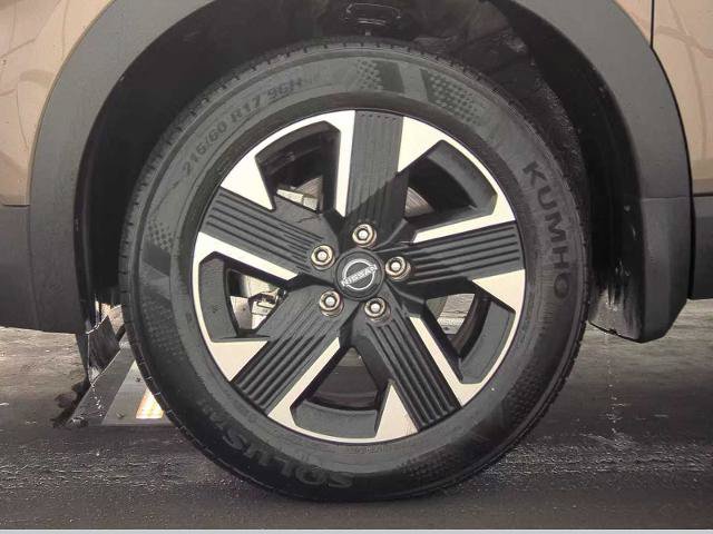 Used 2026 Nissan Kicks SR FWD image 10