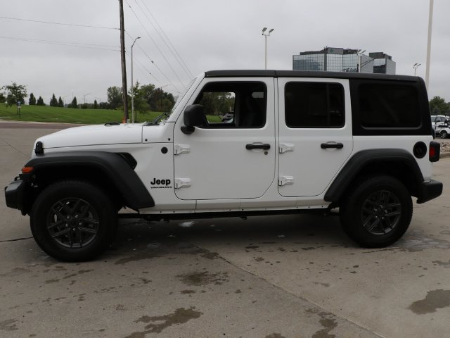 Used 2025 Jeep Wrangler Unlimited Sport AWD/4WD image 4