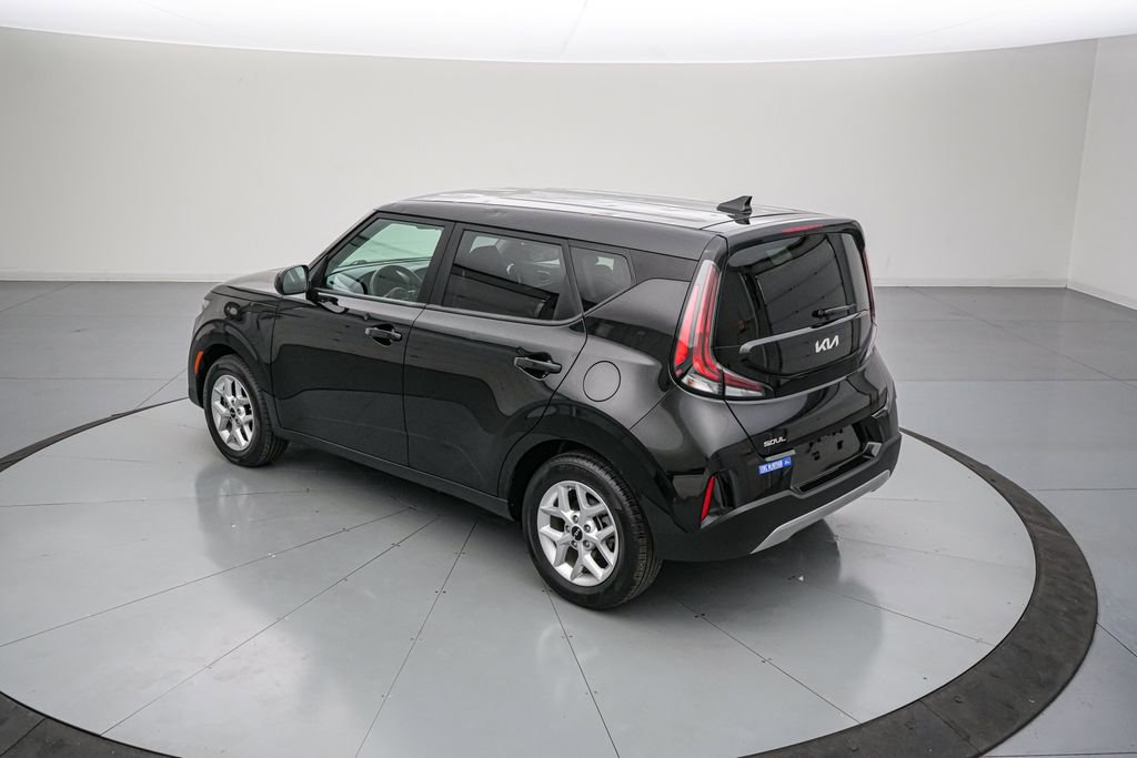 Used 2025 Kia Soul LX FWD image 7