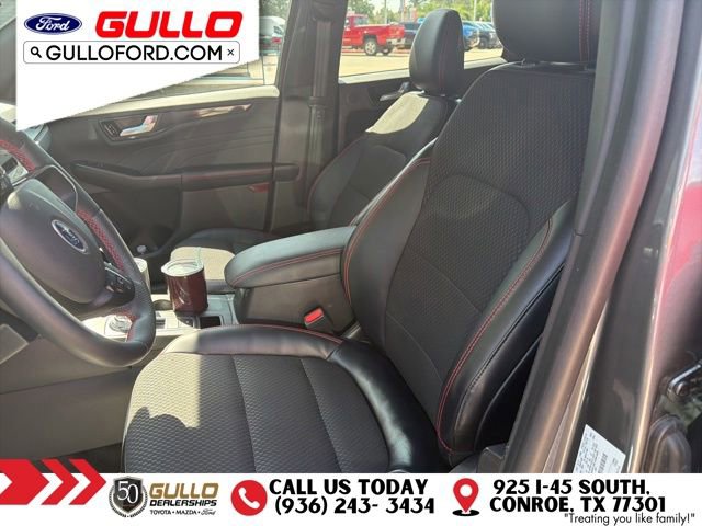 Certified 2023 Ford Escape ST-Line Select AWD/4WD image 5