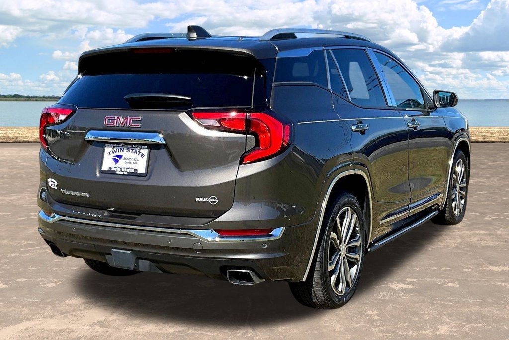 Used 2020 GMC Terrain Denali w/ Denali Premium Package FWD image 8