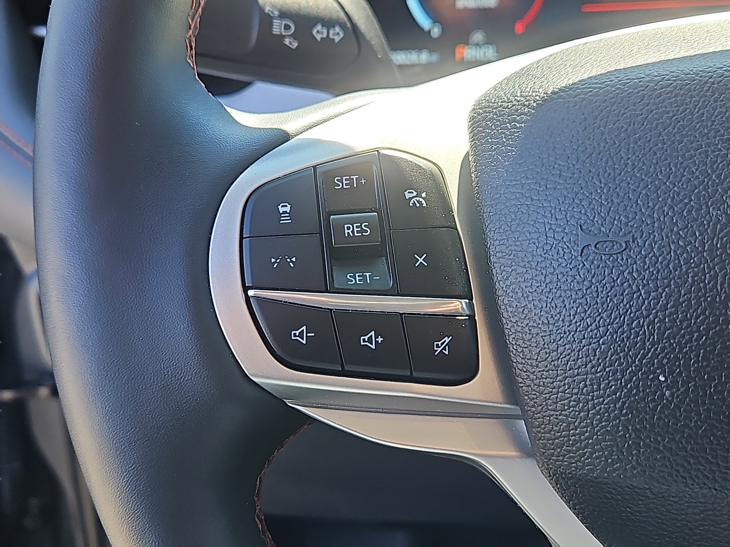 Certified 2025 Ford Explorer Active w/ Active Comfort Package AWD/4WD image 19