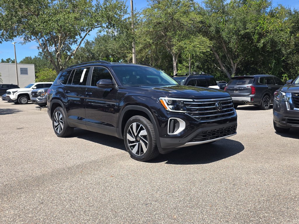 Used 2025 Volkswagen Atlas SE FWD image 2