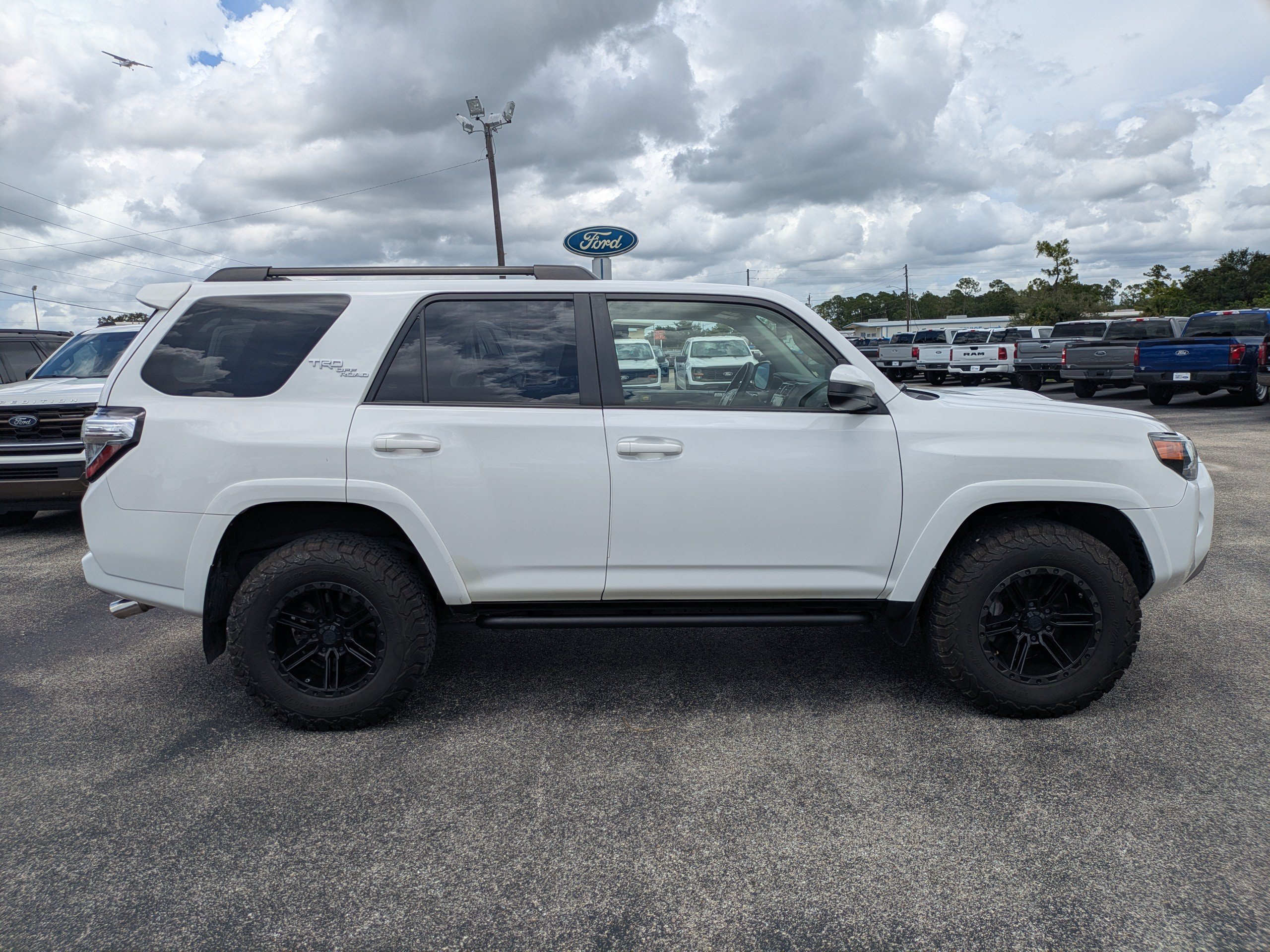 Used 2020 Toyota 4Runner TRD Off-Road AWD/4WD image 3