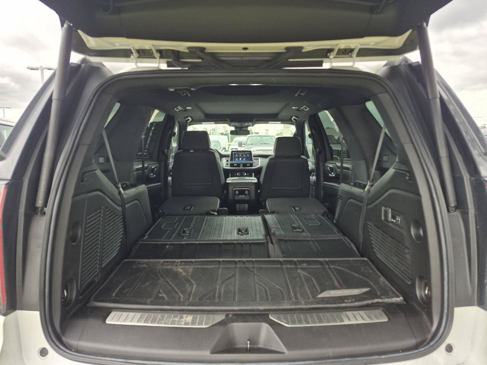 Used 2023 Chevrolet Tahoe Z71 w/ Luxury Package AWD/4WD image 14