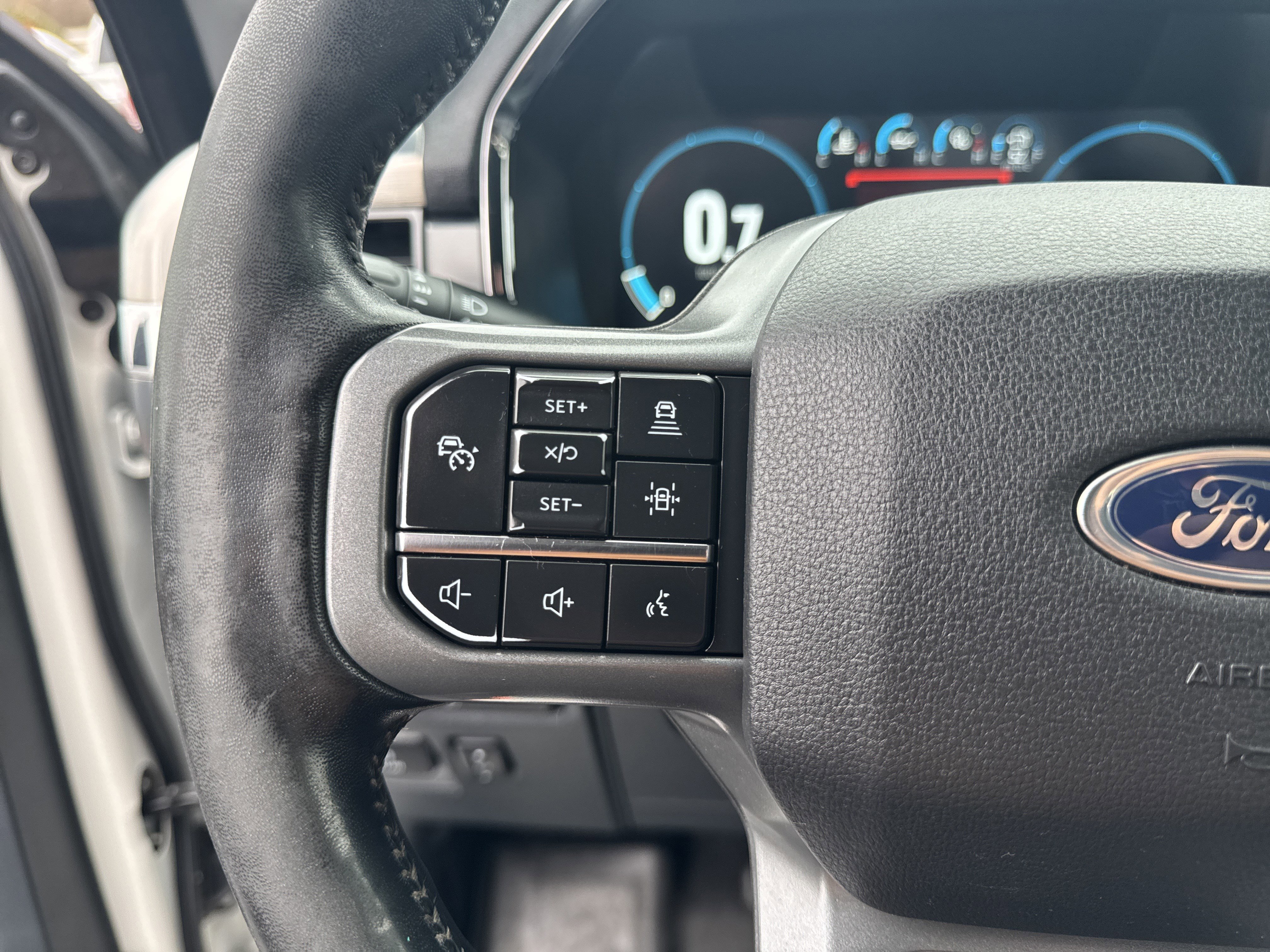 Certified 2022 Ford F150 Lariat w/ Equipment Group 502A High image 33