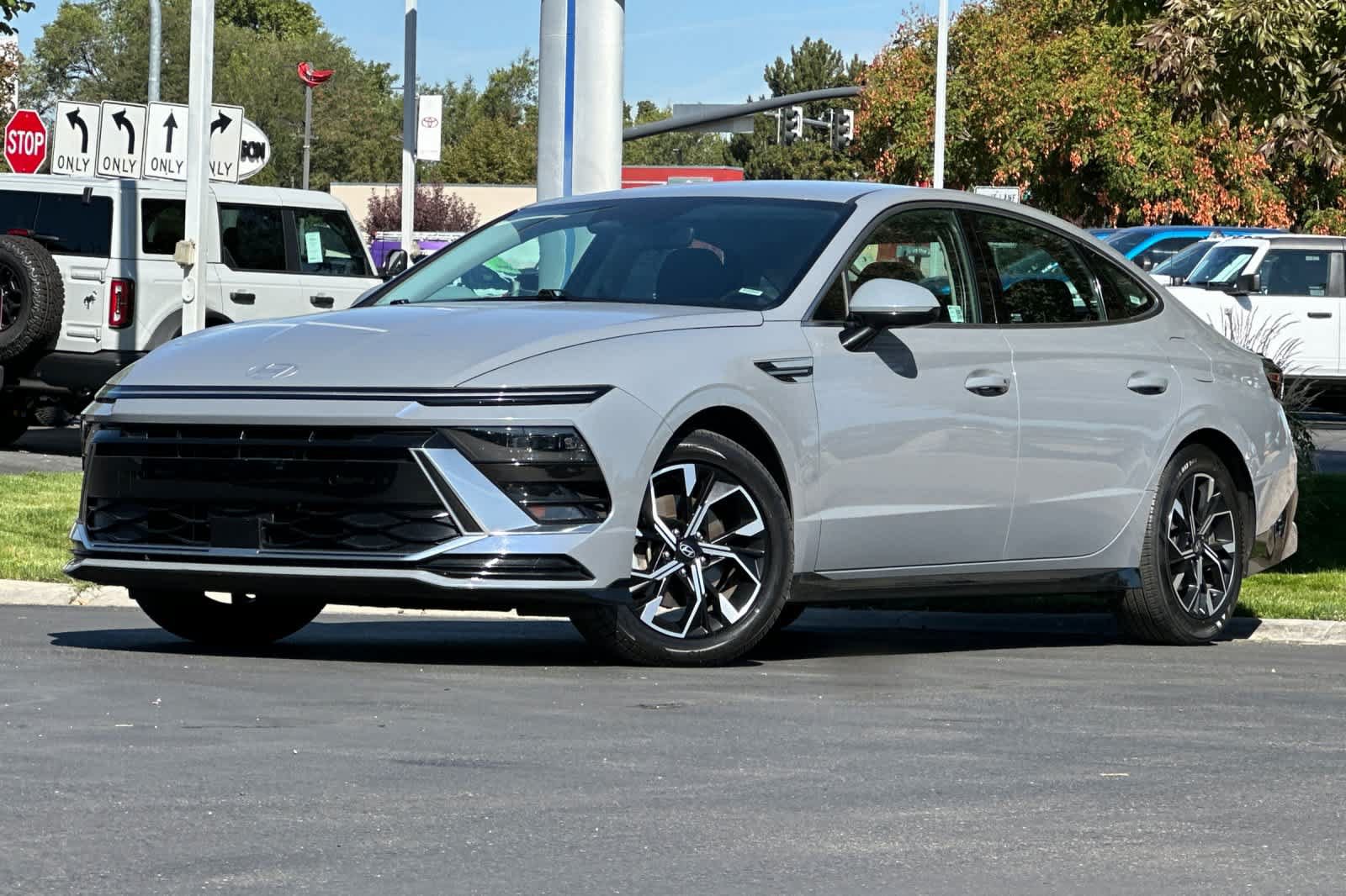 Used 2025 Hyundai Sonata SEL FWD image 1