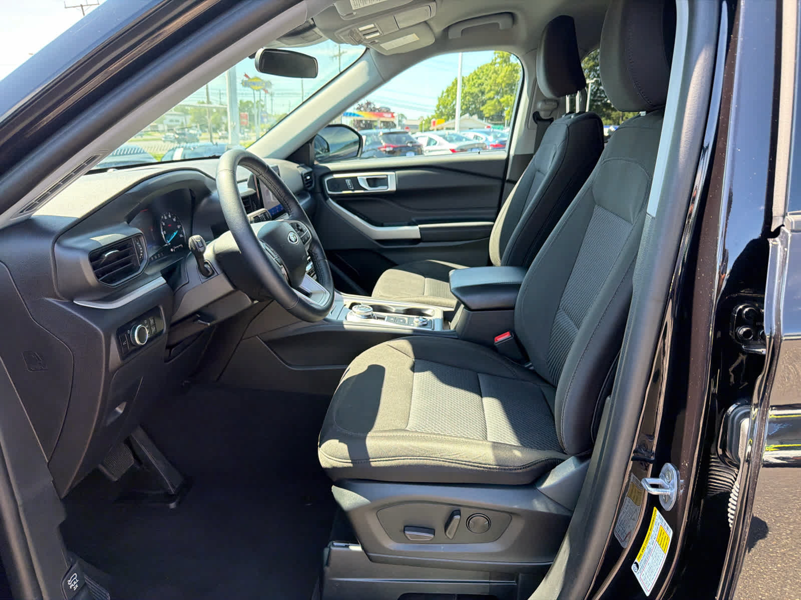 Certified 2023 Ford Explorer XLT AWD/4WD image 9
