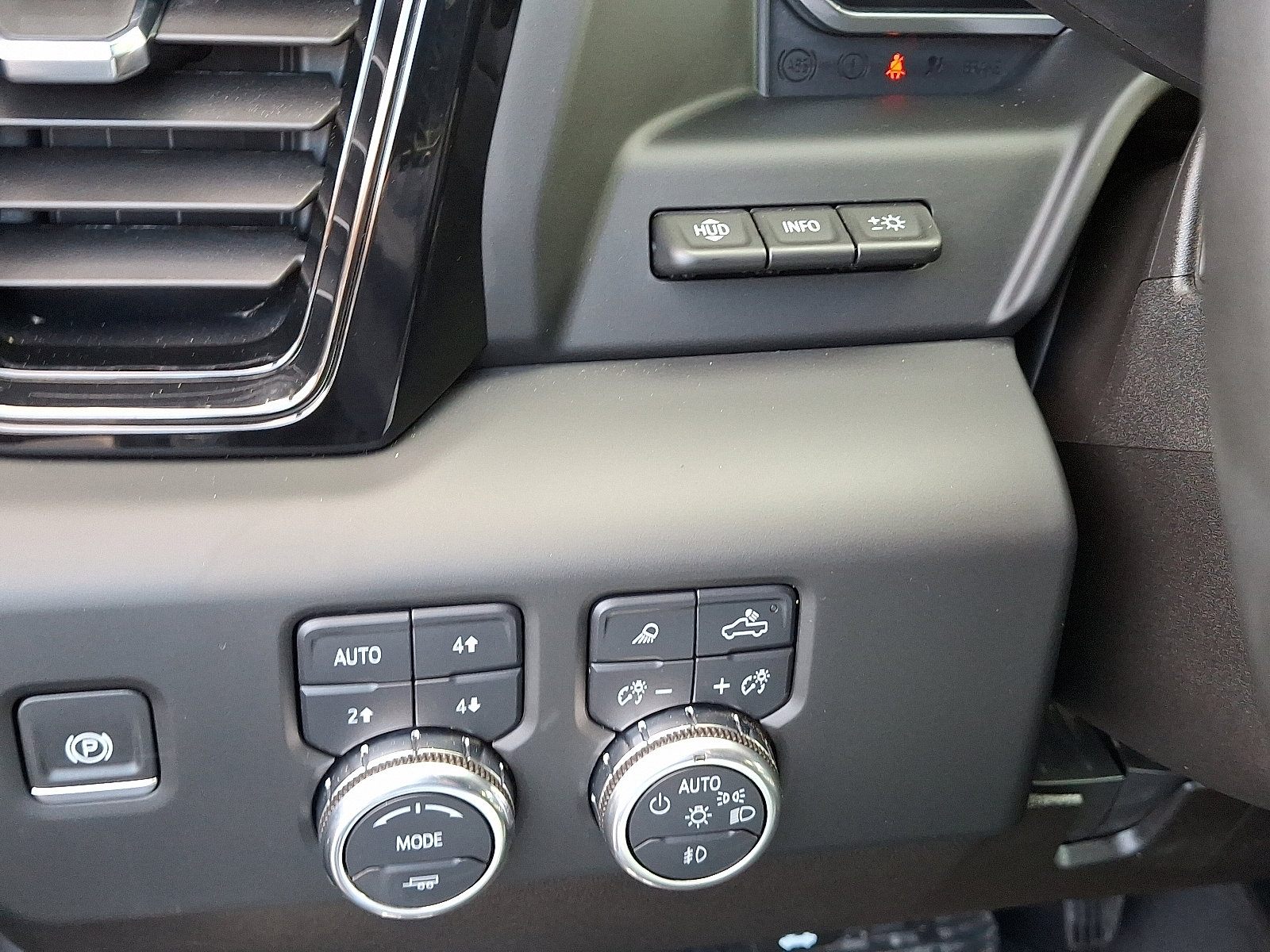 Used 2024 GMC Sierra 3500 AT4 w/ AT4 Premium Plus Package image 33