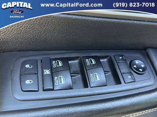 Used 2025 Chrysler Pacifica Select FWD image 21