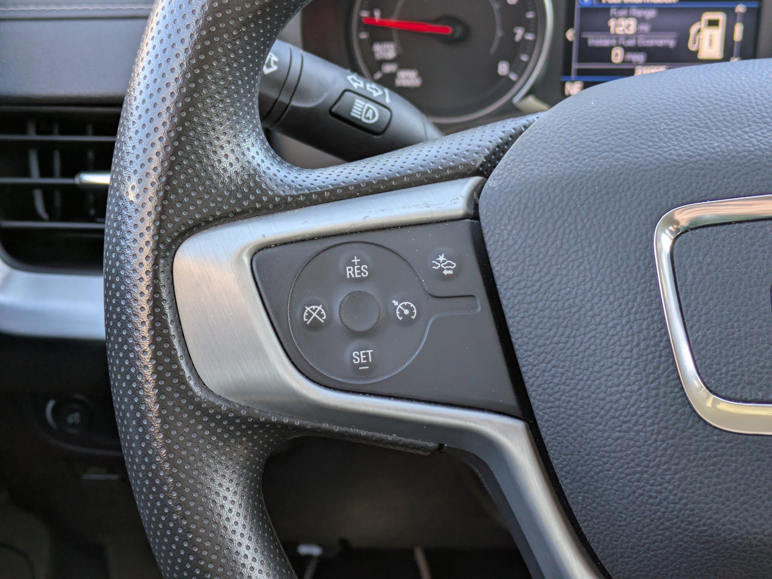 Used 2024 GMC Terrain SLE image 17