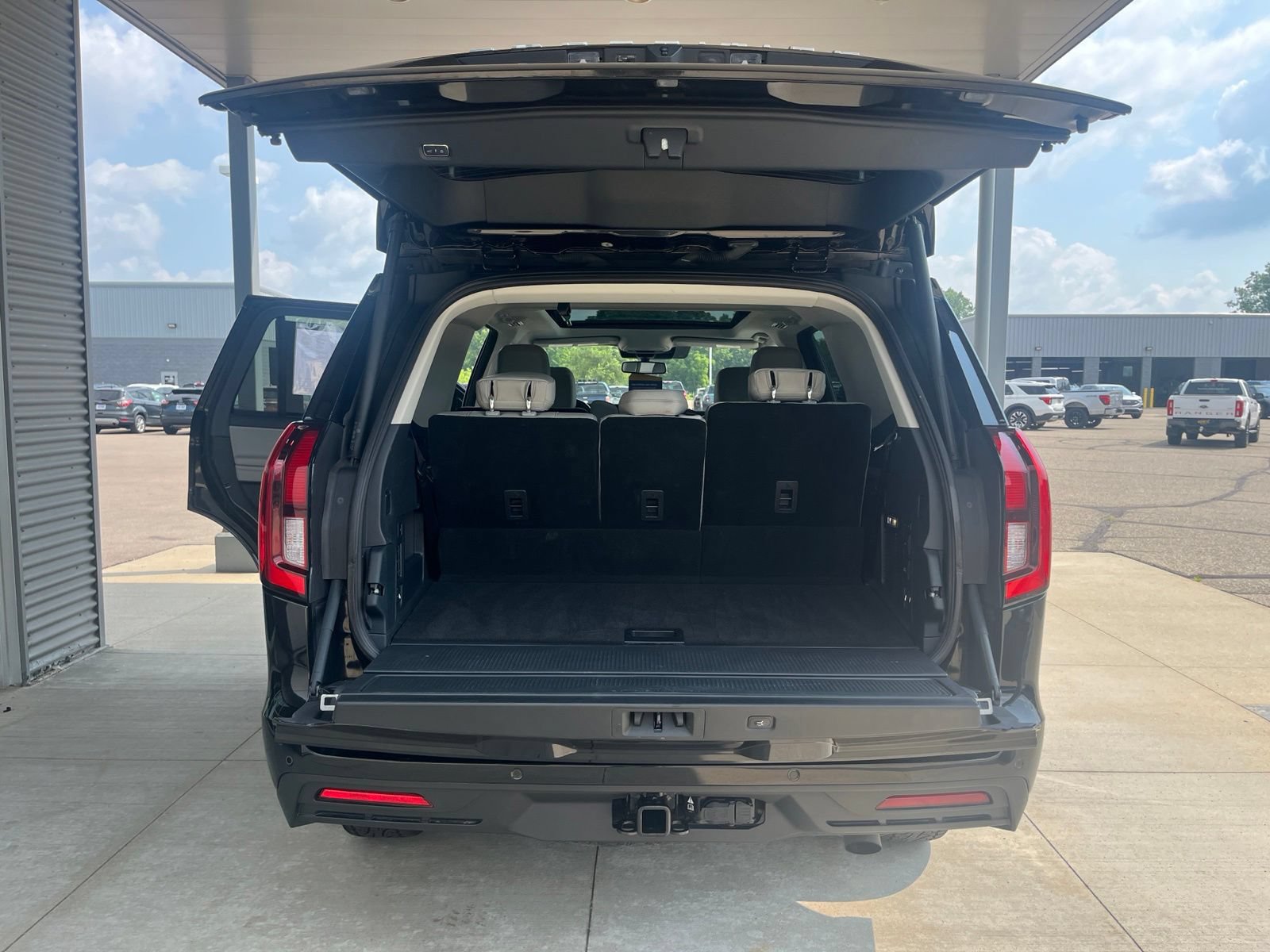 Certified 2025 Ford Expedition Active AWD/4WD image 14