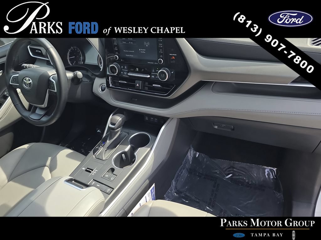 Used 2022 Toyota Highlander XLE FWD image 10