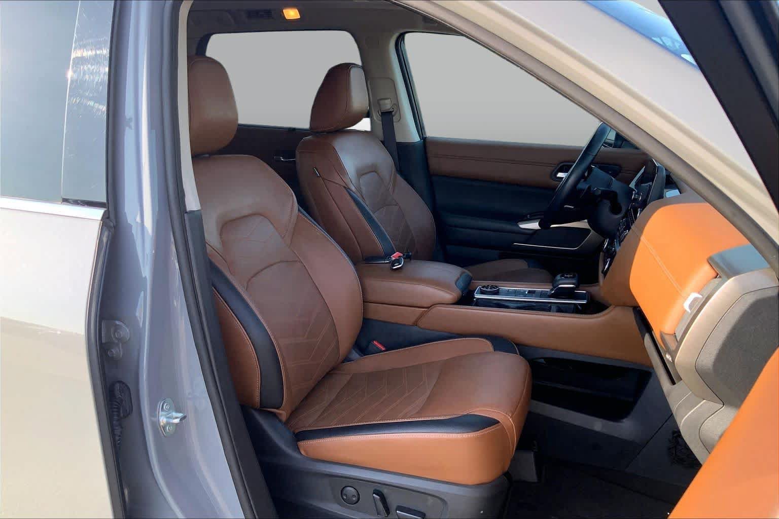 Used 2023 Nissan Pathfinder Platinum AWD/4WD image 9