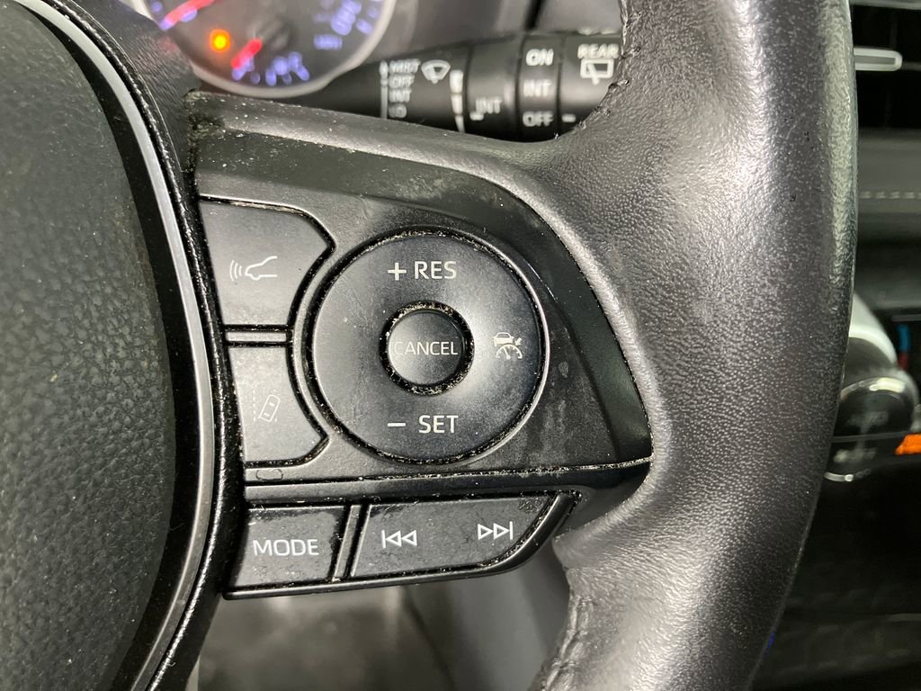 Used 2021 Toyota RAV4 XLE Premium image 17