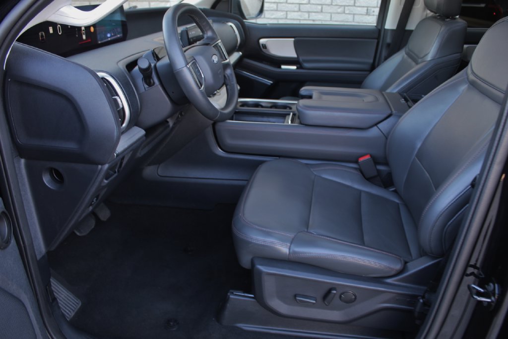 Certified 2025 Ford Expedition Active RWD image 11