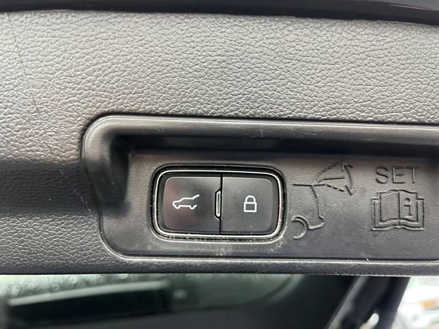 Certified 2022 Ford Explorer XLT w/ Equipment Group 202A AWD/4WD image 27