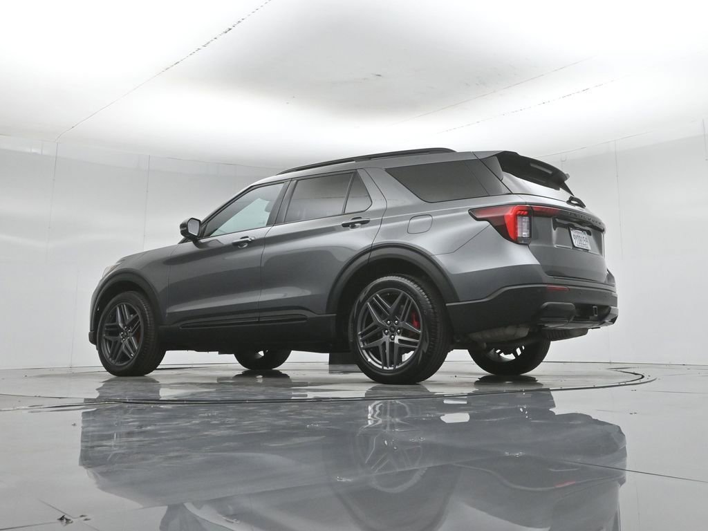 Certified 2025 Ford Explorer ST-Line w/ ST-Line Street Pack AWD/4WD image 52
